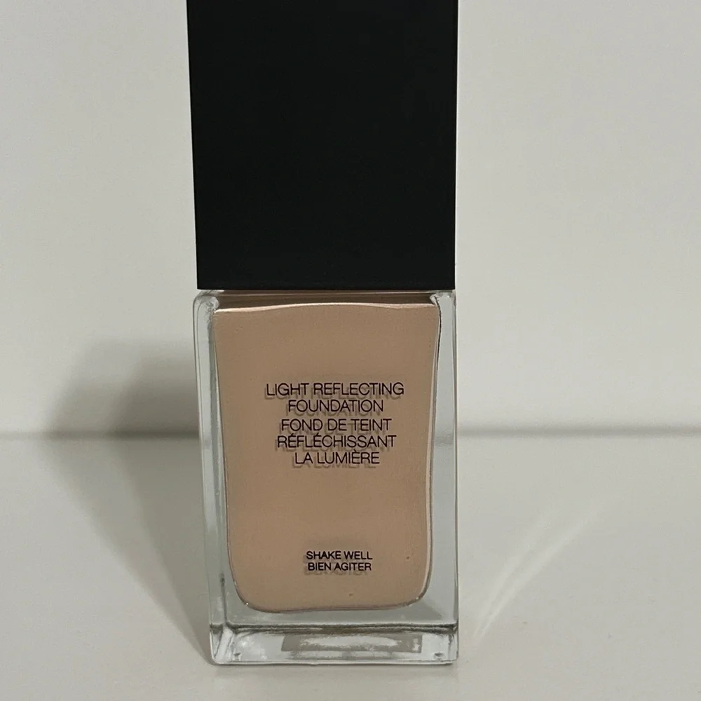 Light 2 Mont Blanc—NARS Light Reflecting Foundation - Picture 9 of 15